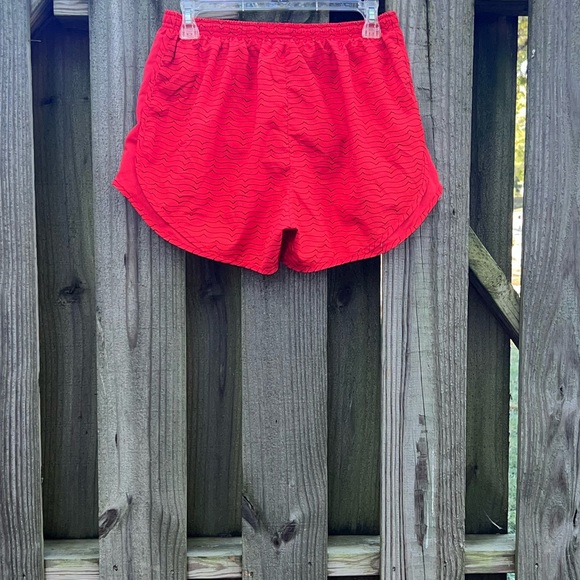 Nike dri fit orange and black striped shorts - Picture 6 of 8